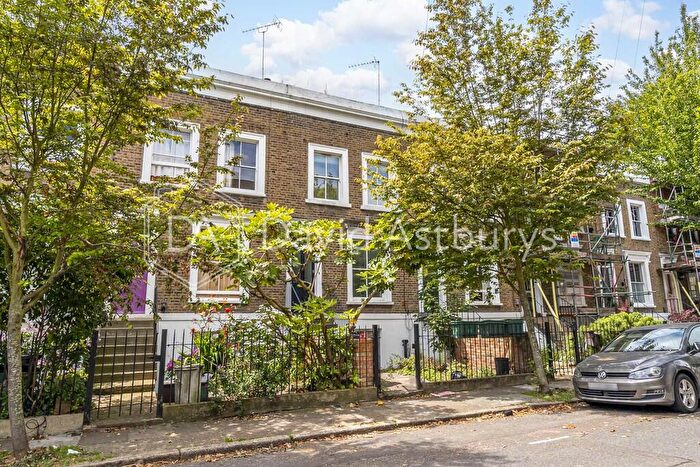 3 Bedroom Maisonette To Rent In Yeate Street, Islington, London, N1