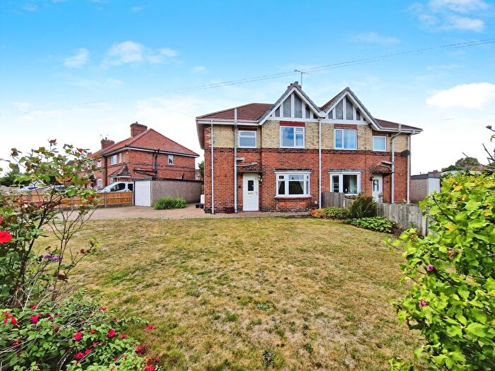 3 Bedroom Semi-Detached House For Sale In Galway Road, Bircotes, Doncaster, DN11