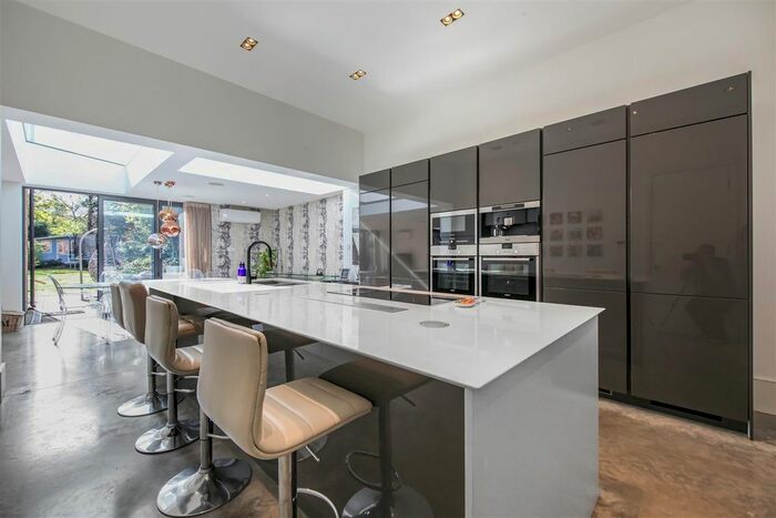 6 Bedroom Detached House To Rent In Walm Lane, London, NW2