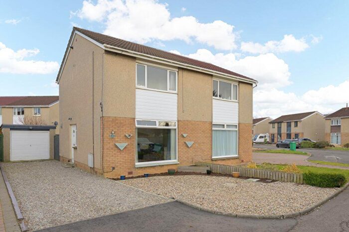 2 Bedroom Semi-Detached House For Sale In Park Lea, Rosyth, KY11