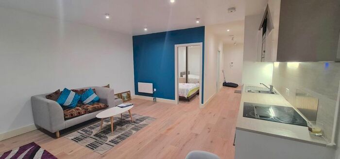 1 Bedroom Flat To Rent In Mondial Way, Harlington, Hayes, UB3