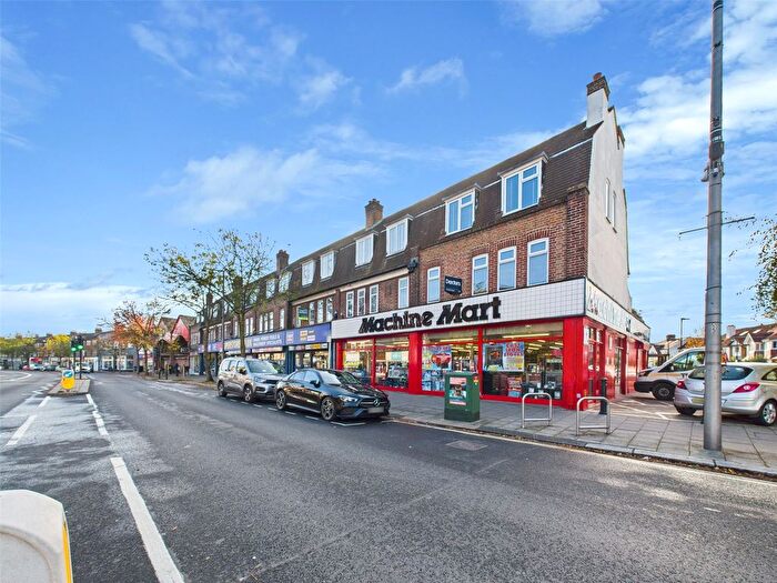 1 Bedroom Flat To Rent In Heath Road, Middlesex, TW1