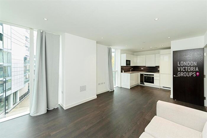 1 Bedroom Apartment To Rent In Skyline Apartments, Devan Grove, London, N4