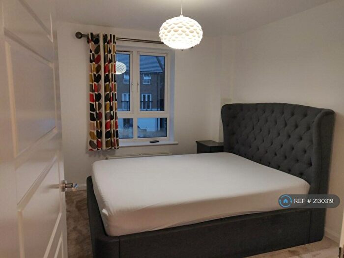 2 Bedroom Flat To Rent In Kenyon Way, Slough, SL3