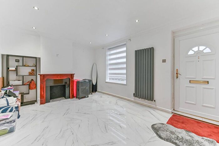 3 Bedroom End Of Terrace House To Rent In Thornton Road, Sutton, Carshalton, SM5