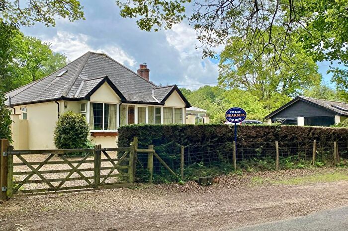 3 Bedroom Detached House For Sale In Acorns, Ogdens, SP6