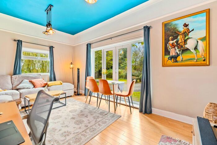 1 Bedroom Flat To Rent In Ref: Km - Russ Hill, Charlwood, RH6