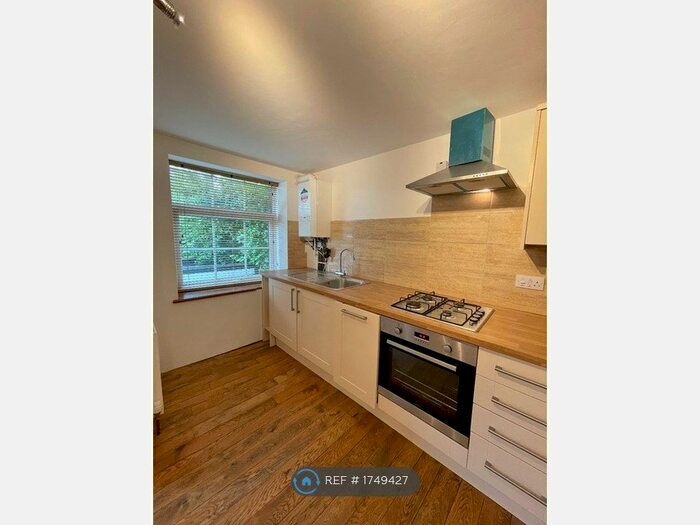 2 Bedroom Flat To Rent In St. Werburghs Road, Bristol, BS2