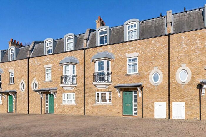 4 Bedroom Property To Rent In Belmont Mews, Wimbledon, SW19
