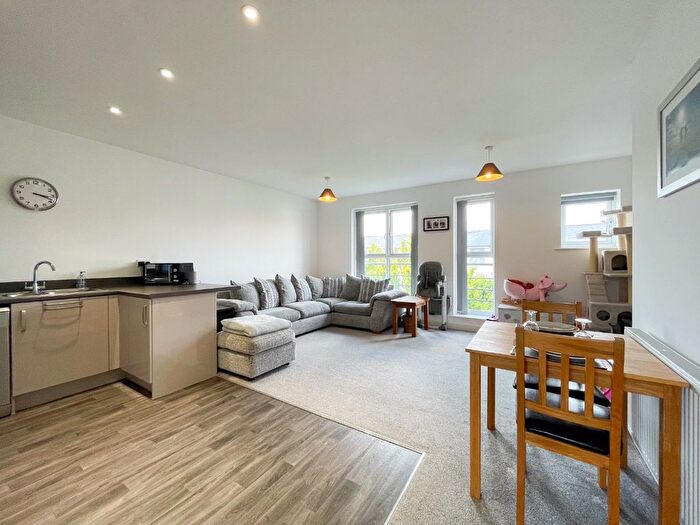 2 Bedroom Flat For Sale In Springhead Parkway, Northfleet, Gravesend, Kent, DA11