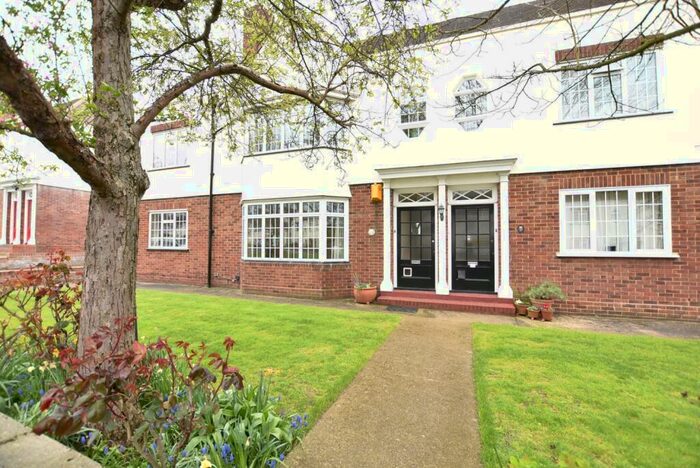 2 Bedroom Flat To Rent In Lock Chase London, SE3