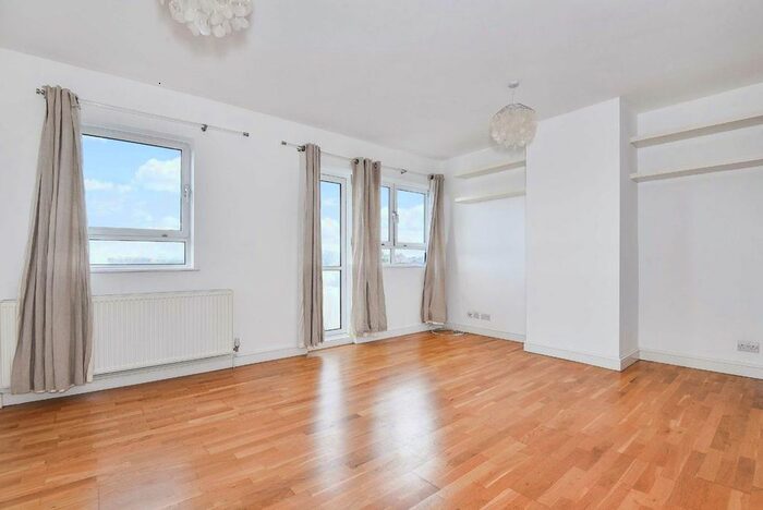 Studio To Rent In Holdernesse Road, London, SW17