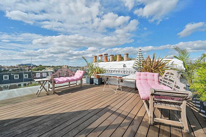 3 Bedroom Flat To Rent In Sinclair Road, Olympia, London, W14