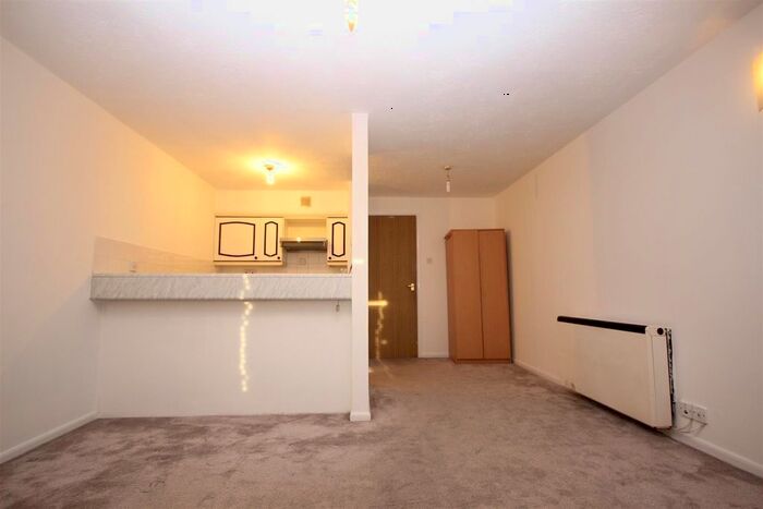 1 Bedroom Flat To Rent In Cotton Avenue, North Acton, W3