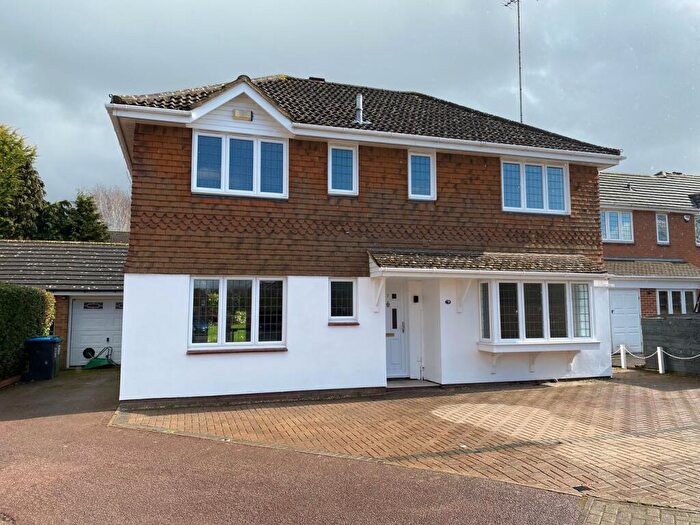 4 Bedroom Detached House To Rent In Yew Tree Drive, Bovingdon, HP3