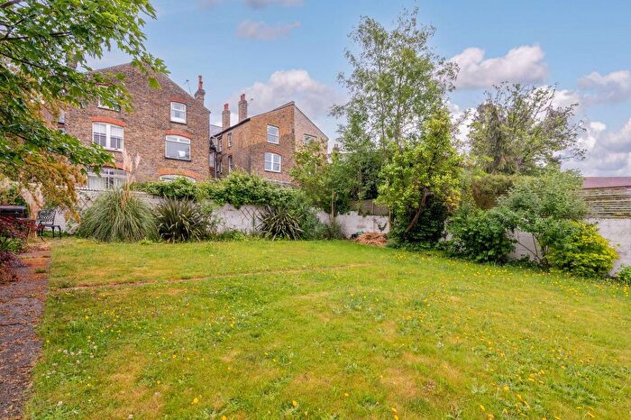 1 Bedroom Flat For Sale In Ambleside Avenue, Streatham Park, London, SW16