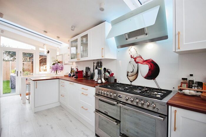 4 Bedroom Detached House For Sale In Upper Eastern Green Lane, Coventry, CV5