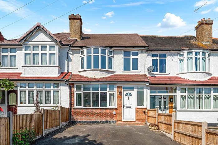 3 Bedroom Terraced House For Sale In Stoneleigh Avenue, Worcester Park, Surrey, KT4
