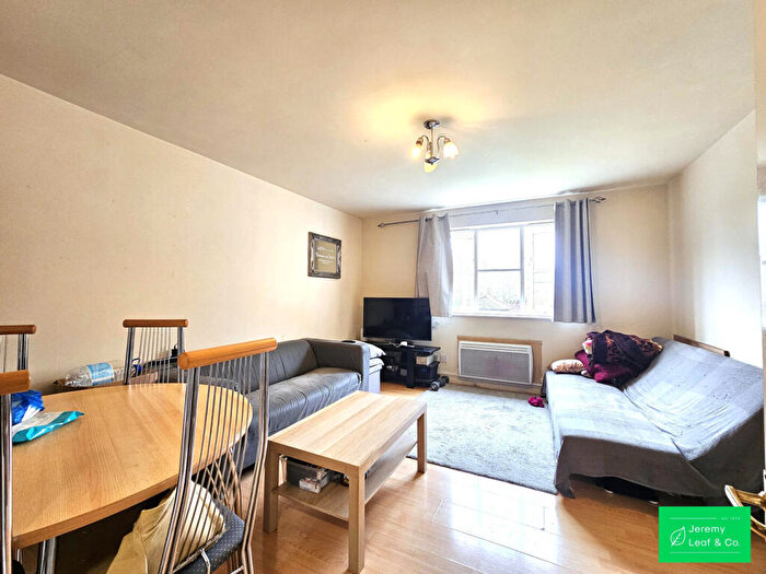 2 Bedroom Flat To Rent In Simms Gardens, N2