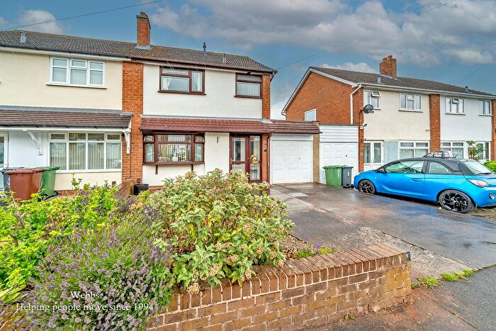3 Bedroom Semi-Detached House For Sale In Lothians Road, Walsall, WS3