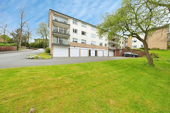 3 Bedroom Flat For Sale In The Glen, Sheffield, South Yorkshire, S10