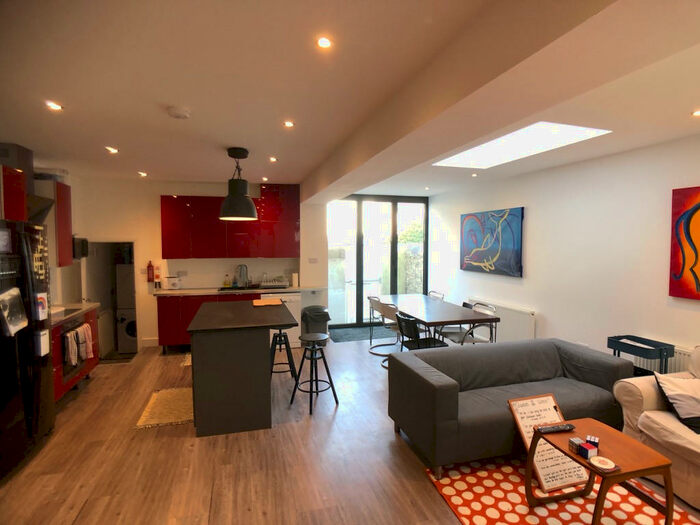 6 Bedroom Terraced House To Rent In Lisson Grove, Plymouth, Devon, PL4