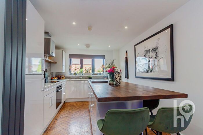 4 Bedroom End Of Terrace House For Sale In Baird Way, Halfway, ME12