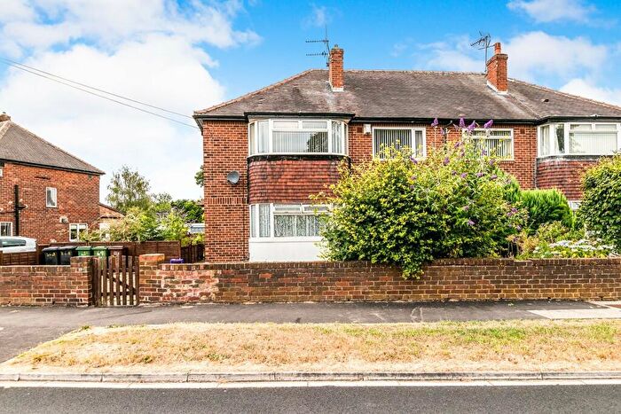 2 Bedroom Apartment To Rent In Manston Gardens, Leeds, West Yorkshire, LS15