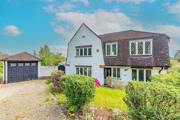 3 Bedroom Detached House To Rent In Greenways, Sandhurst, GU47