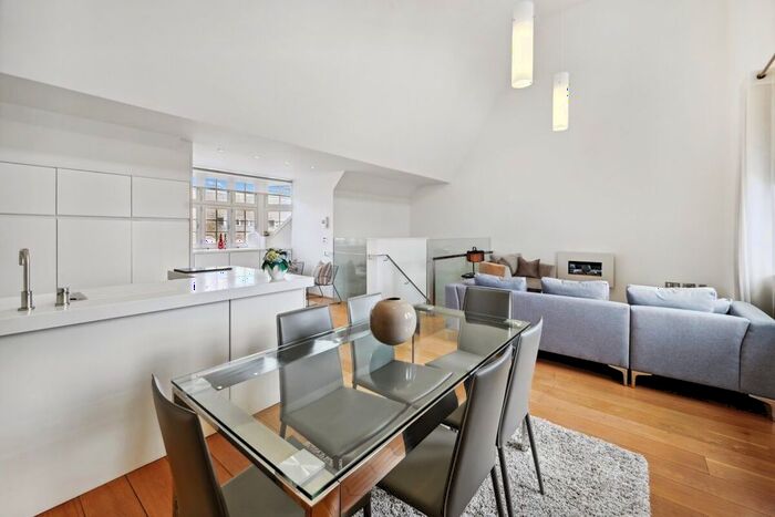 2 Bedroom Flat To Rent In Swallow Street, London, W1B