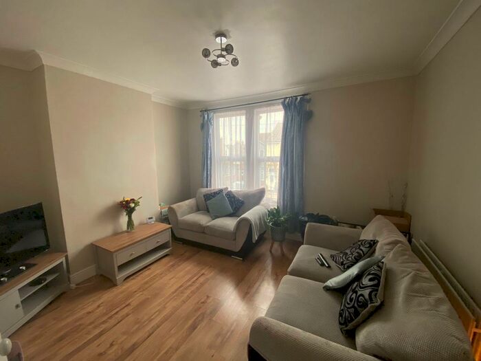 1 Bedroom Apartment To Rent In Wykeham Road, Portsmouth, PO2