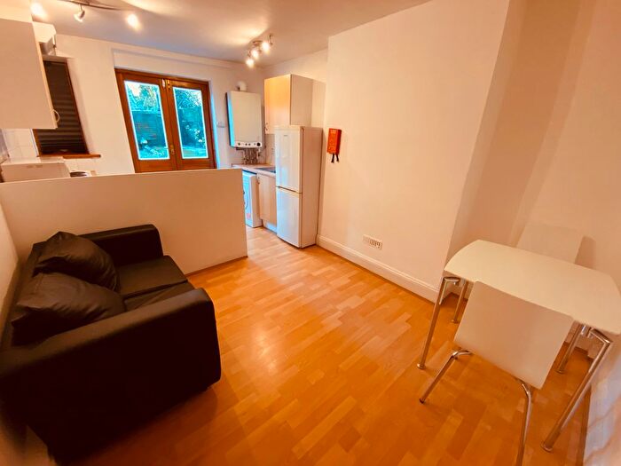 1 Bedroom Flat To Rent In Berriman Road, London, N7
