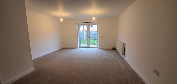 3 Bedroom Town House To Rent In Union Street, Mansfield, NG18