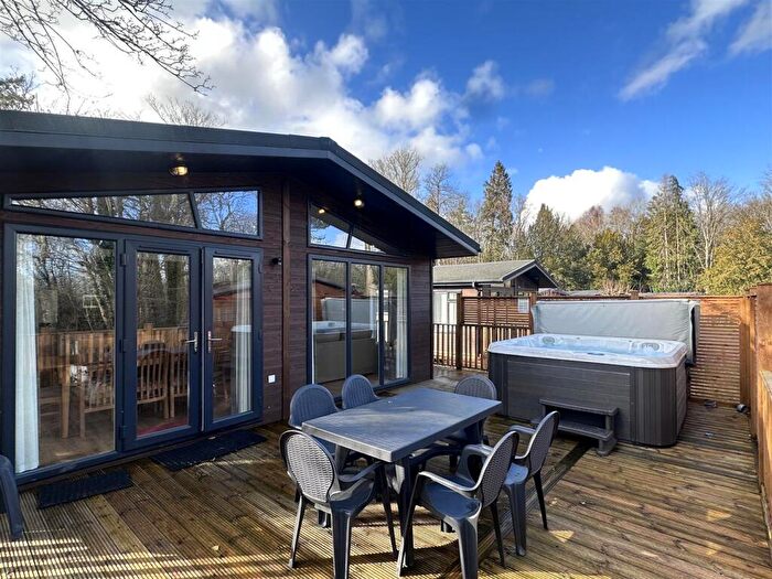 4 Bedroom Lodge For Sale In Aspen Corner, Brokerswood, BA13