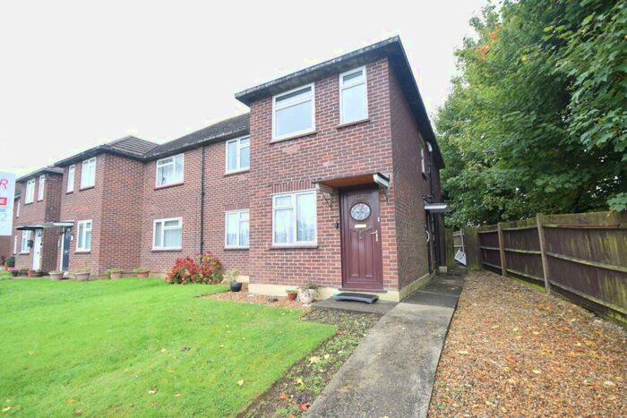 2 Bedroom Maisonette To Rent In Hitchin Road, Luton, Bedfordshire, LU2