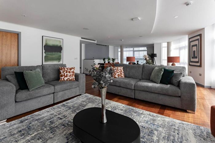 3 Bedroom Penthouse To Rent In Beetham Tower Flat:, Liverpool, L3