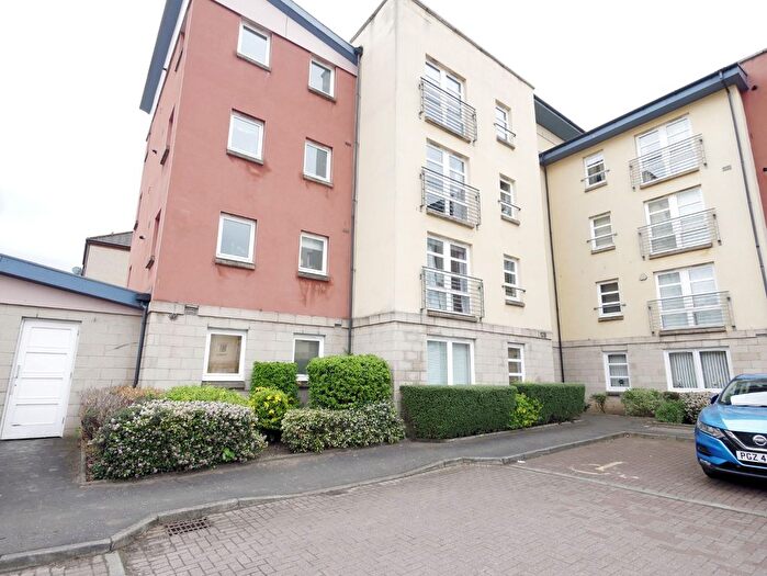 3 Bedroom Flat To Rent In Gylemuir Road, Corstorphine, Edinburgh, EH12