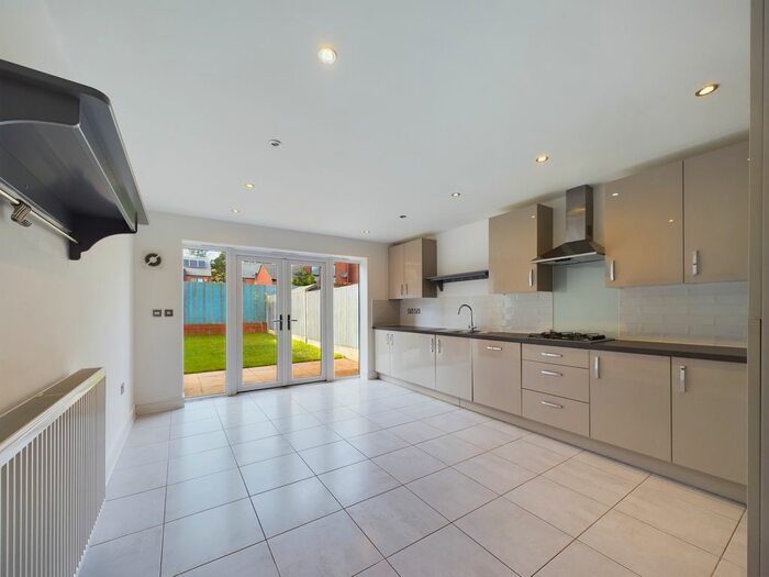 4 Bedroom Link Detached House To Rent In Kingsway Boulevard, Derby, DE22