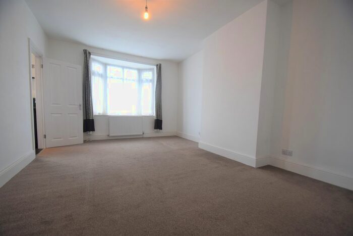 Studio To Rent In High Street Hadleigh, Essex, SS7