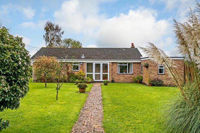 3 Bedroom Detached Bungalow For Sale In Main Road, Owslebury, SO21