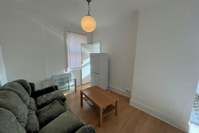 1 Bedroom Flat To Rent In Newport Road Cardiff, CF24