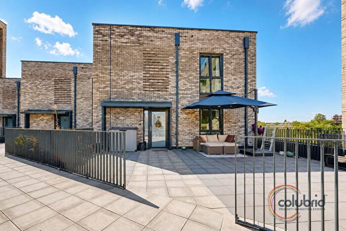 3 Bedroom Maisonette For Sale In Wharf Road, Chelmsford, CM2