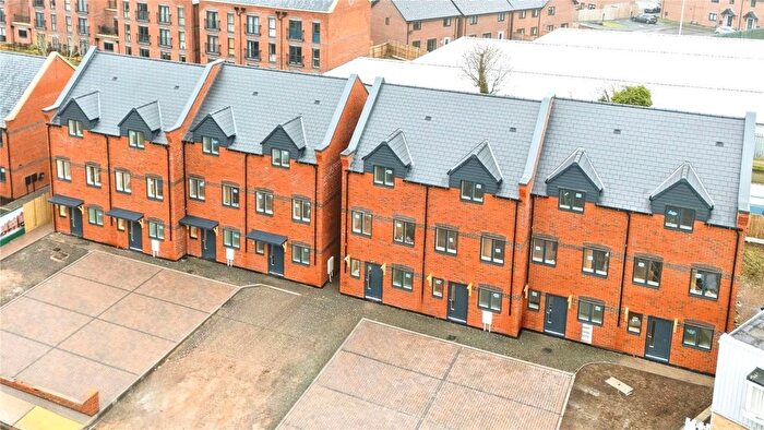 3 Bedroom End Of Terrace House For Sale In Nelson Lane, Warwick, Warwickshire, CV34