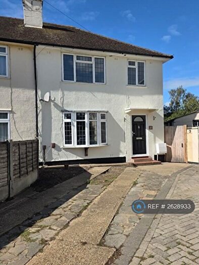 3 Bedroom Semi-Detached House To Rent In Broomfield Avenue, Leigh-On-Sea, SS9