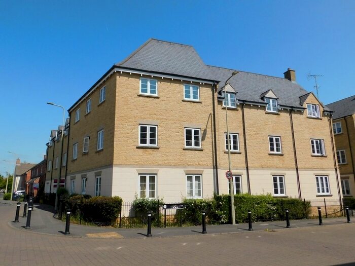 2 Bedroom Flat To Rent In Harvest Way, Witney, OX28