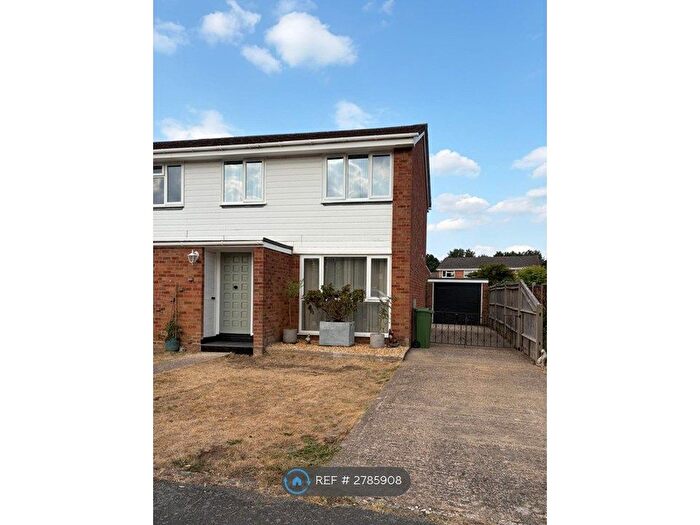 3 Bedroom Semi Detached House To Rent In Ashdown Avenue, Farnborough, GU14