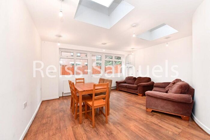 5 Bedroom Town House To Rent In Ferry Street, London, E14