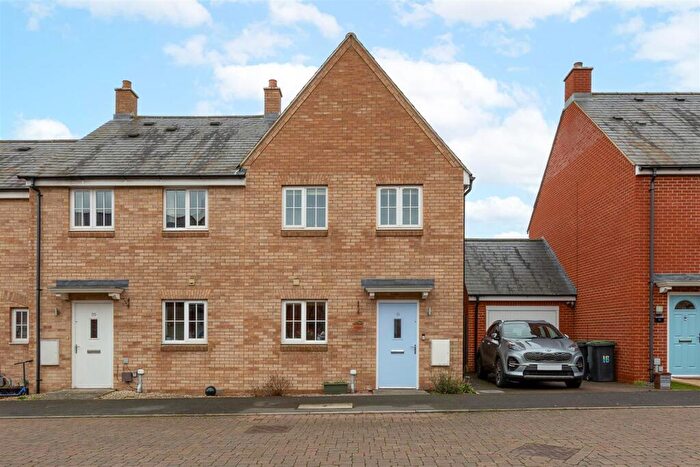 3 Bedroom End Of Terrace House For Sale In Marigold Way, Stotfold, SG5