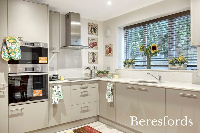 3 Bedroom Terraced House For Sale In Victoria Road, Romford, RM1