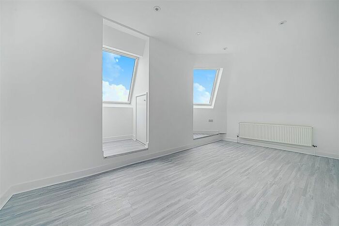 1 Bedroom Flat To Rent In Gibbon Road, Kingston Upon Thames, KT2